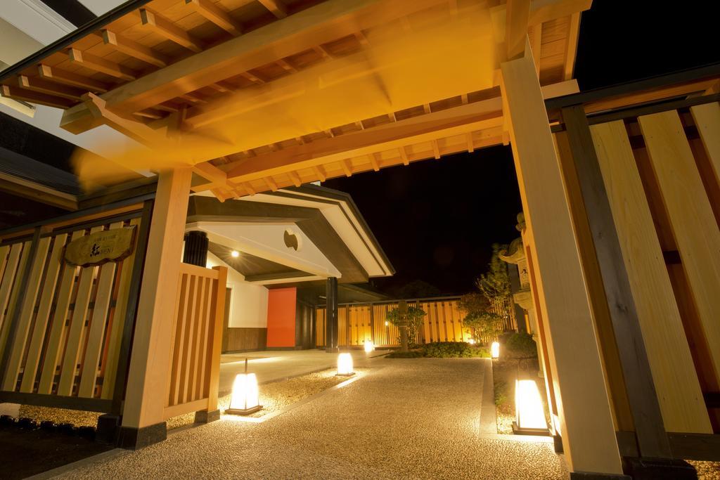 Takamiya Ryokan Beni Tozawa Buitenkant foto